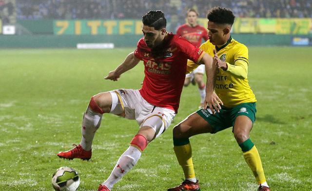 包含欧洲豪门交锋再现，球迷热情高涨期待爆棚的词条