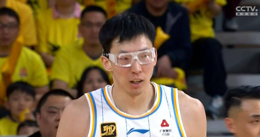 周琦一人遭遇五人夹防出色表现引众人惊叹的简单介绍