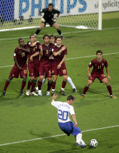 包含关键一球定胜负，精彩犹如赛场风暴的词条