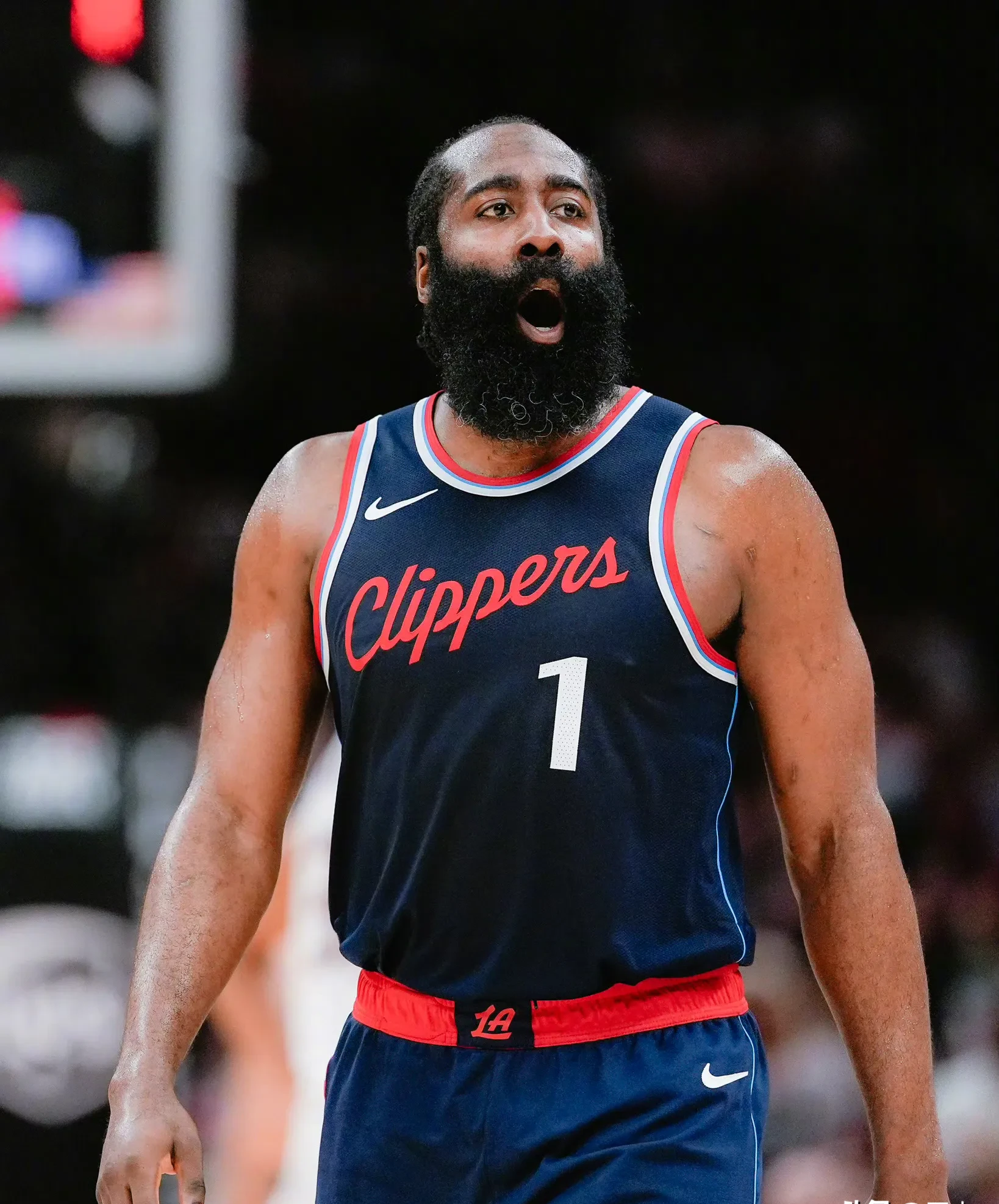 包含哈登在阿森纳比赛中回归赛场，比分优势明显引发热议！的词条